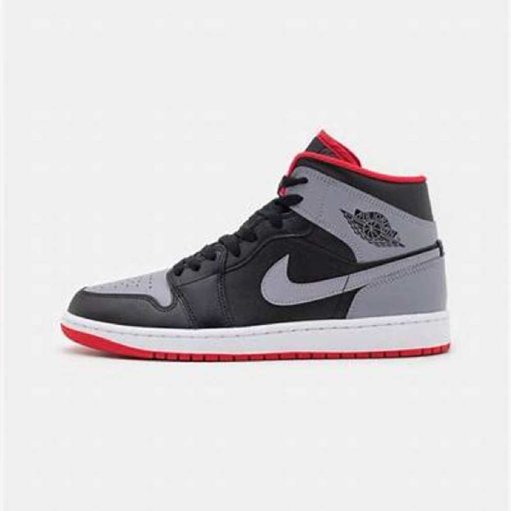 Jordan Black and Gray Sneakers with Red Accents 7.5 W 6.5 y